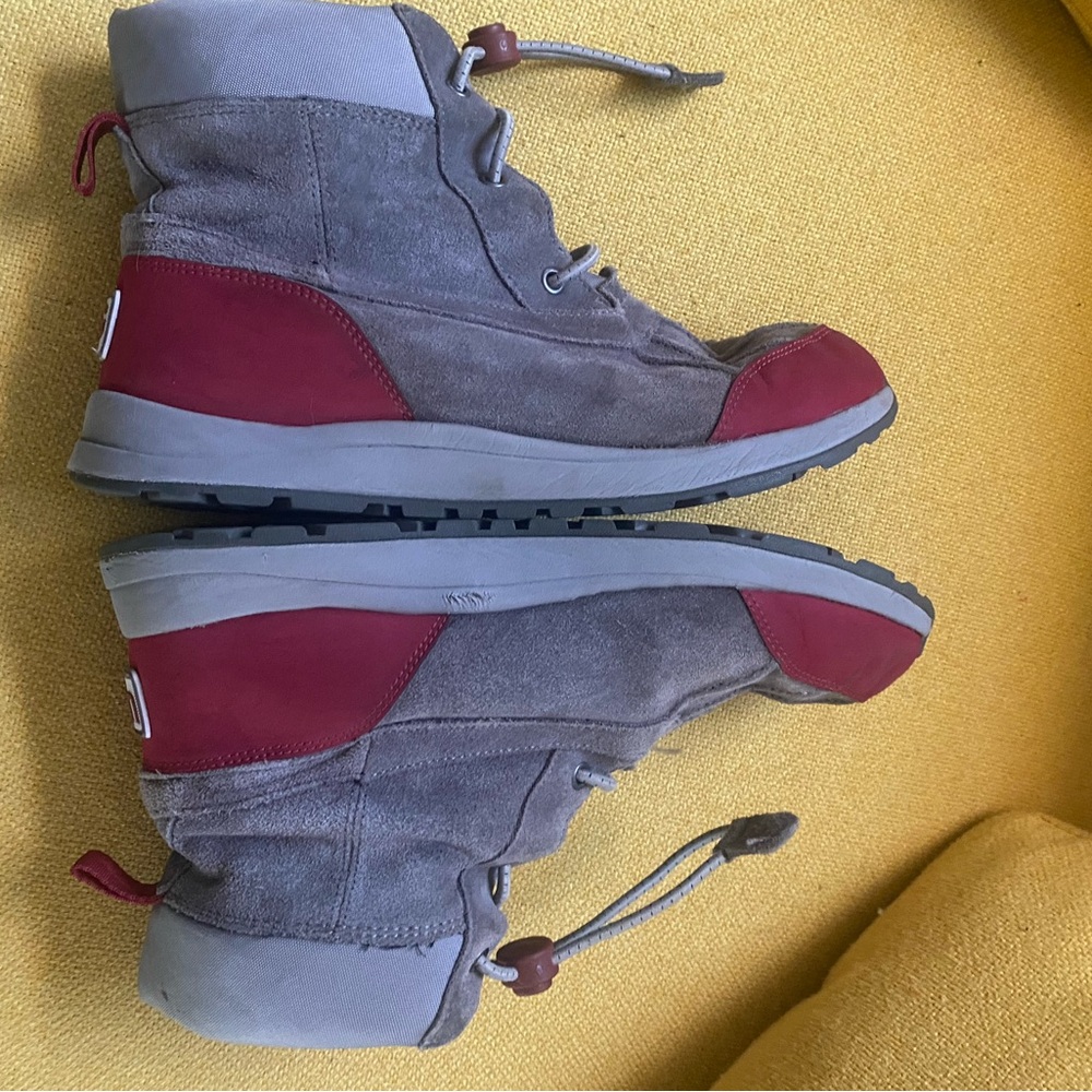 UGG Kids Boots - Gray with Red Accents - Picture 2 of 9